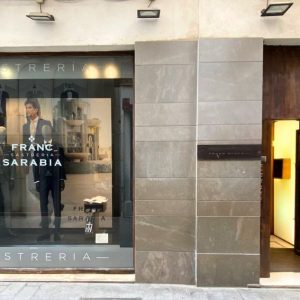 Franc Sarabia Sastrería Uomo en Sevilla, trajes de ceremonia exclusivos.