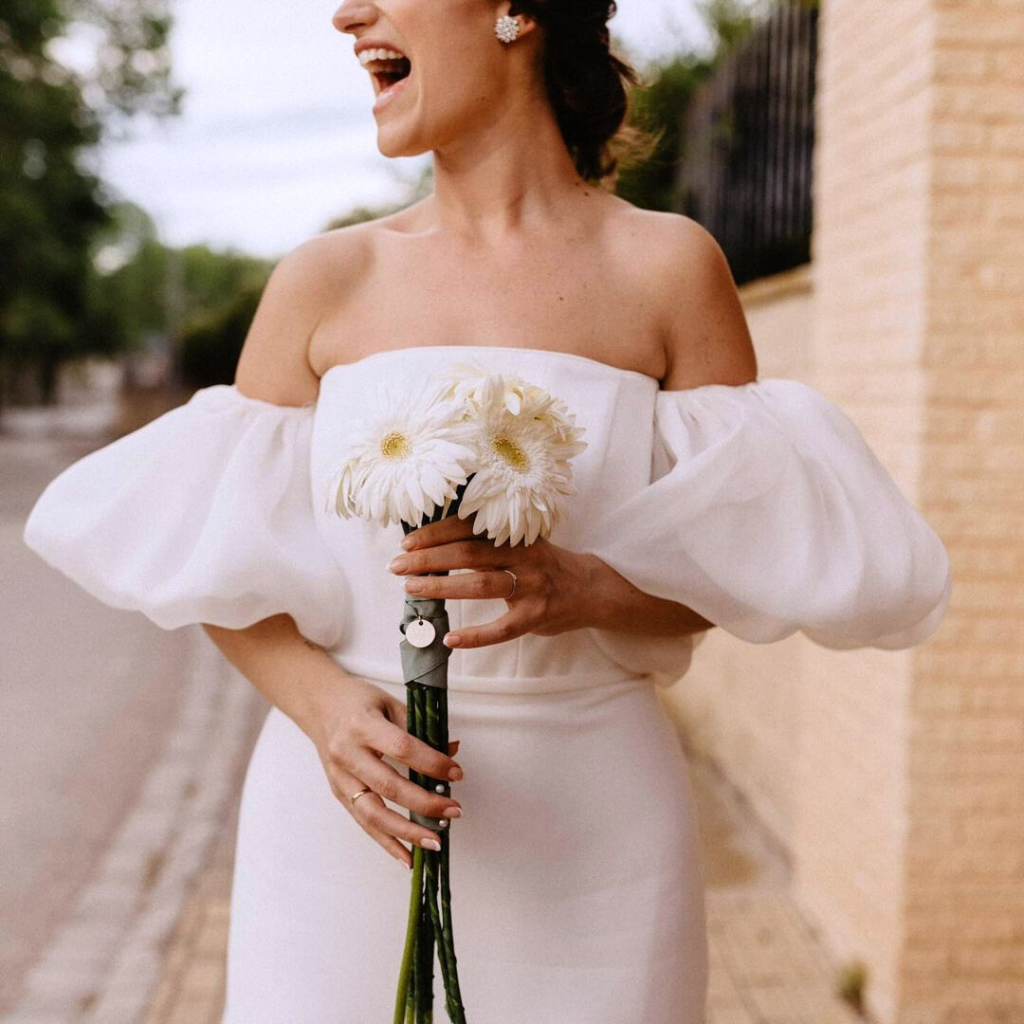 Vestidos de novia 2025 diseñados con innovación y tradición.